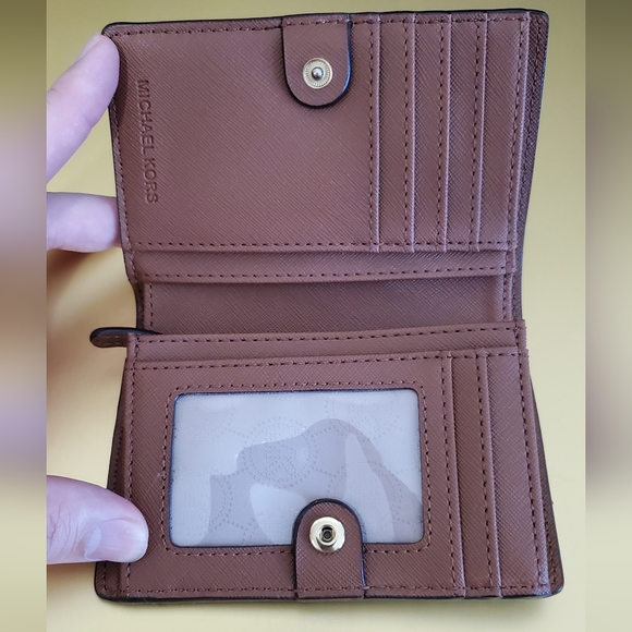 Michael Kors wallet - Picture 3 of 3